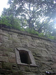 要塞の窓
