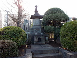 二宮尊徳の墓碑